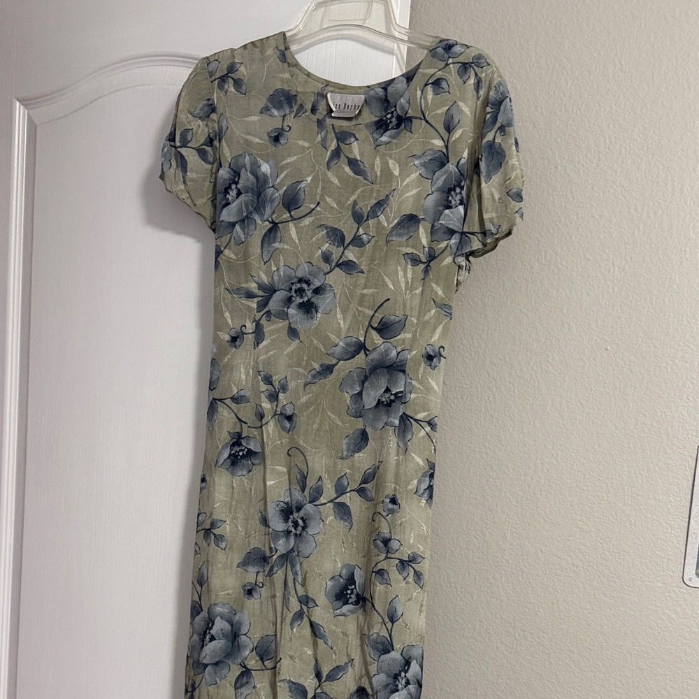 Short-Sleeve Floral Midi Dress in Olive Green and Navy